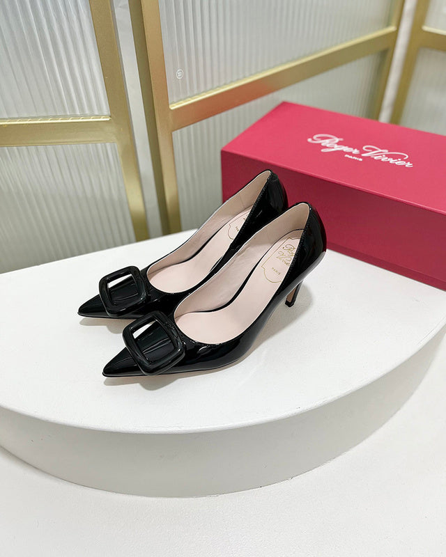 Side profile view of Roger Vivier luxury piece style No.095