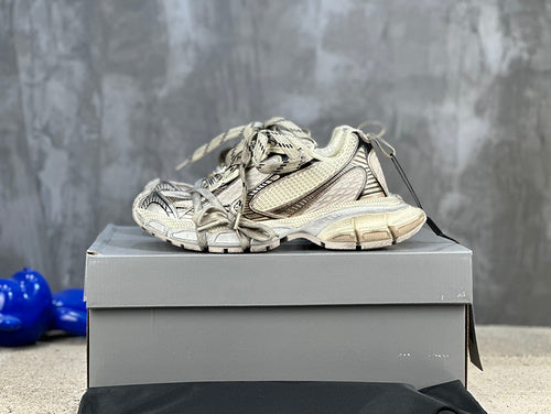Balenciaga shoes Style 052 - texture and material detail