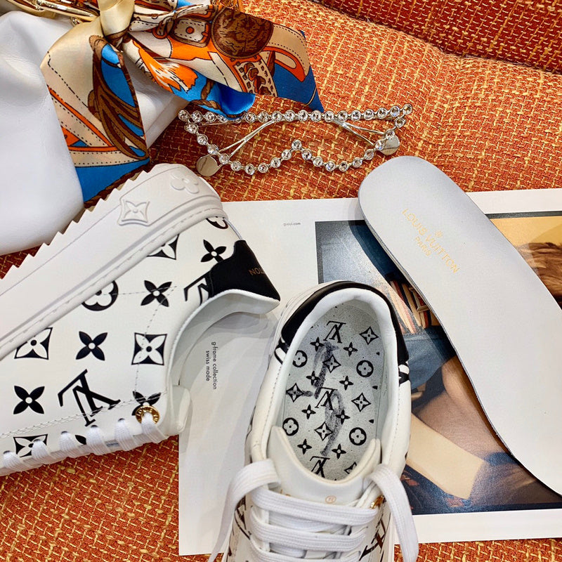 Styling view of Louis Vuitton luxury piece style No.042