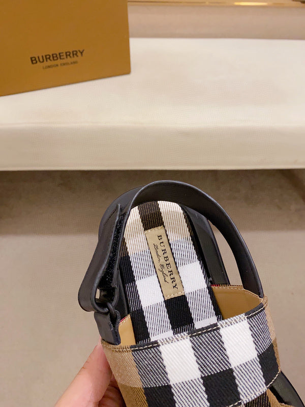 Burberry White Bow-Detail Flats - Sole Detail View