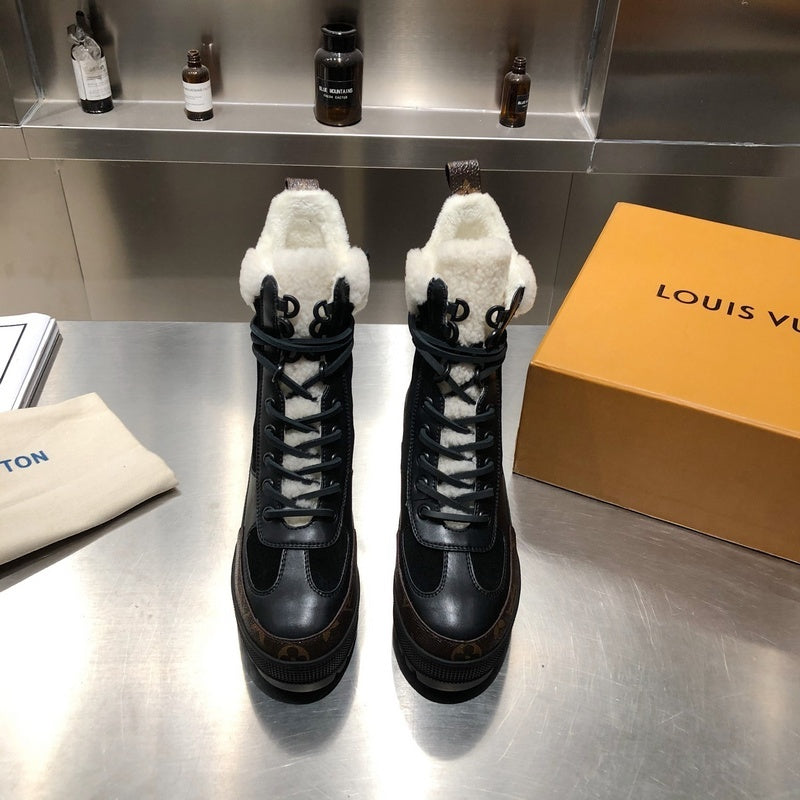 Front view of Louis Vuitton luxury piece style No.155