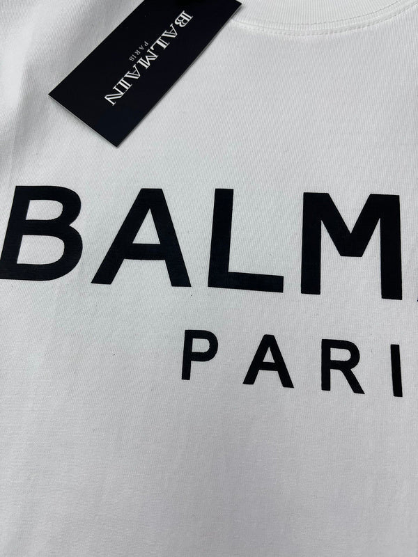 Styling view of Balmain luxury piece style No.052