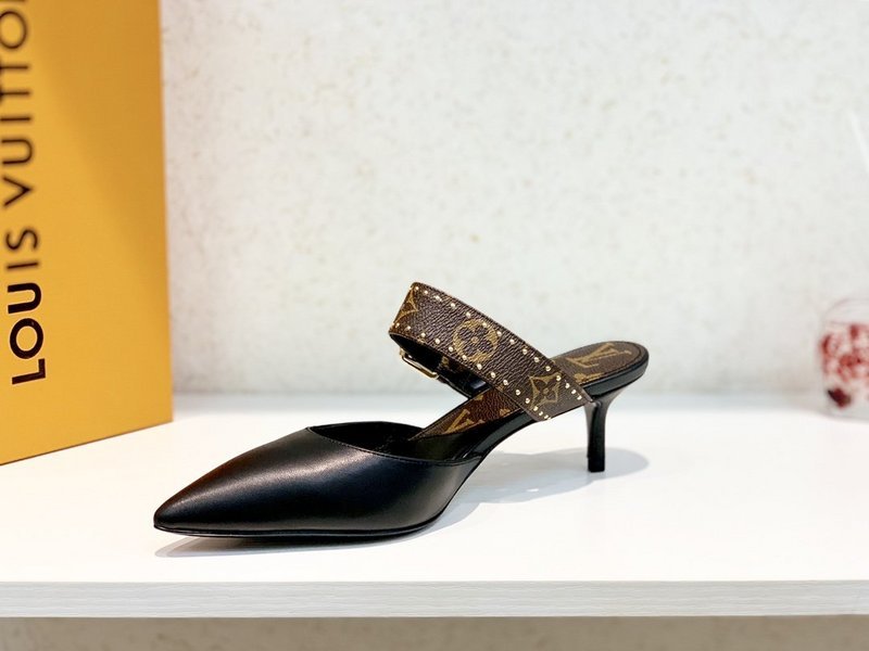 Front view of Louis Vuitton luxury piece style No.159