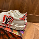Three-quarter angle view of Louis Vuitton luxury piece style No.068
