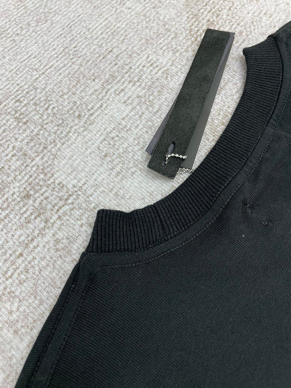 Styling view of Amiri luxury piece style No.064
