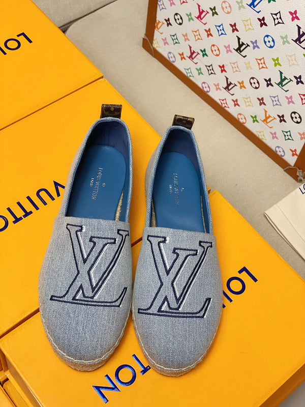 Front view of Louis Vuitton luxury piece style No.113