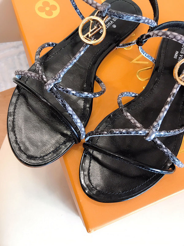 Full silhouette view of Louis Vuitton luxury piece style No.006