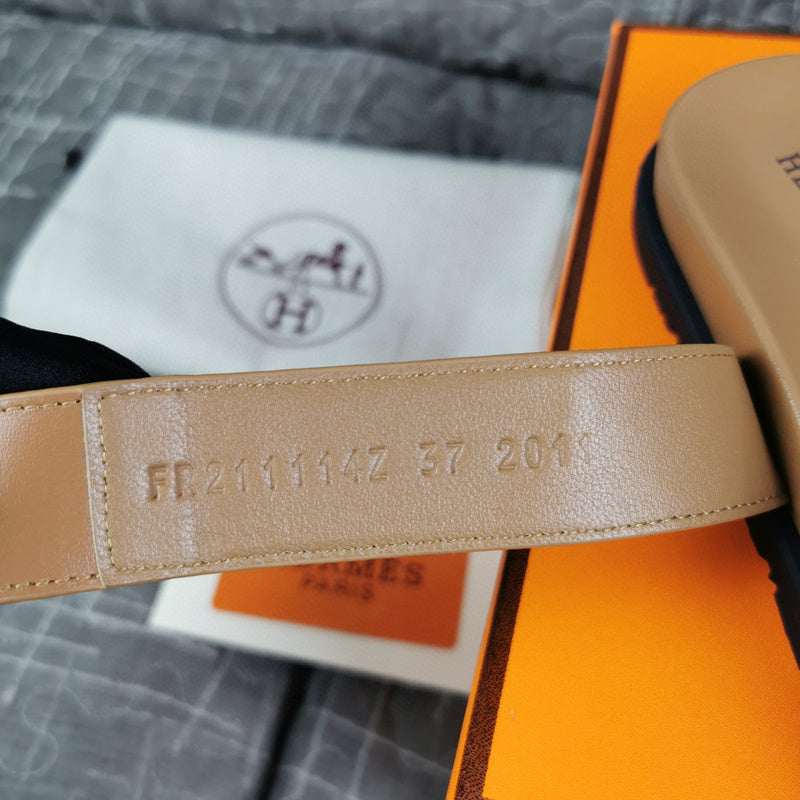 Hermes sandals Style 109 - logo and branding close-up