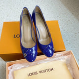 Front view of Louis Vuitton luxury piece style No.165
