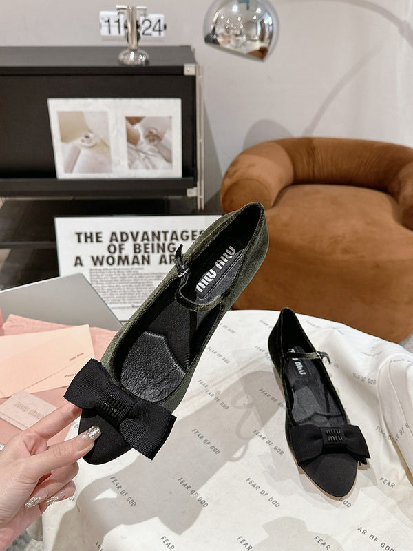 Side profile view of Miu Miu luxury piece style No.096