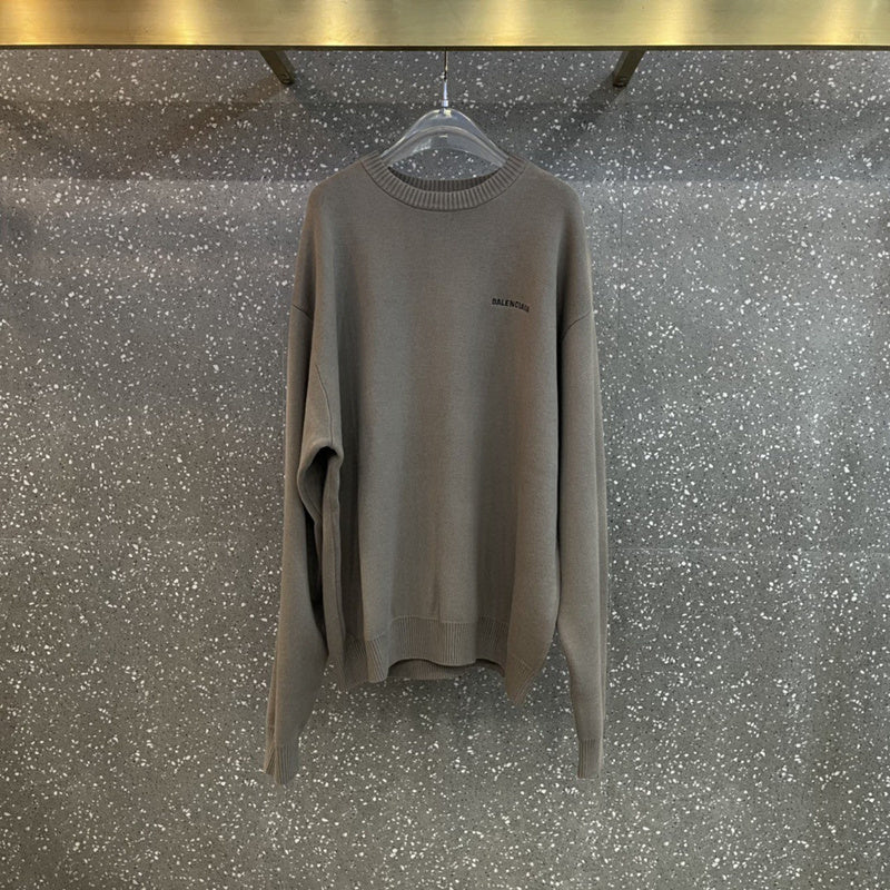 Side profile view of Balenciaga luxury piece style No.377