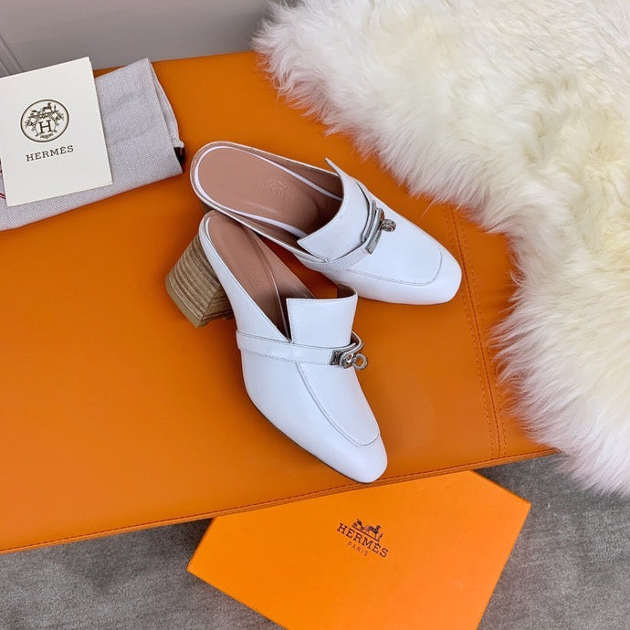 Hermès Beige Slingback Heels - Sole Detail View