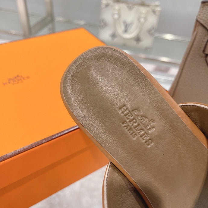 Hermès Chocolate Brown Knee-High Boots - Toe Detail View