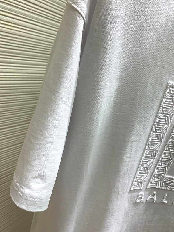 Texture and finish detail of Balmain luxury piece style No.073
