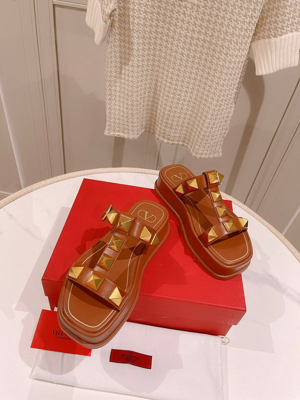 Front view of Valentino Garavani luxury piece style No.262