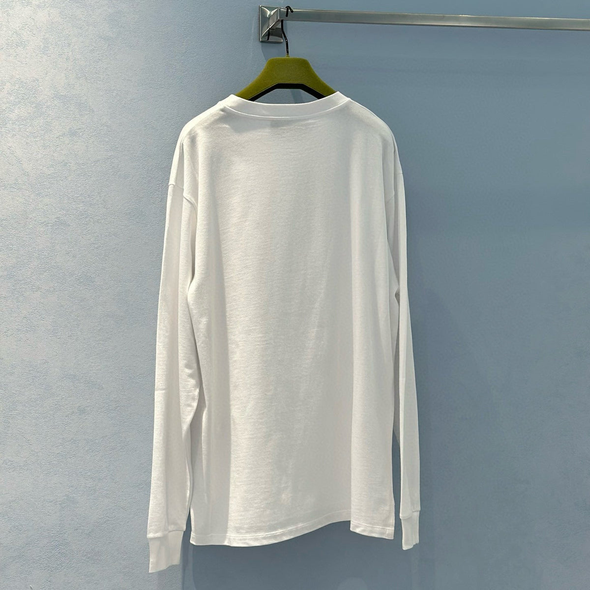 Front view of Gucci premium T-Shirt with iconic logo hardware