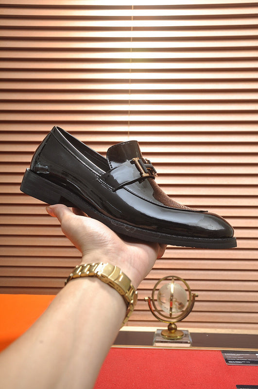 Hermès Camel Low-Top Sneakers - Sole Detail View