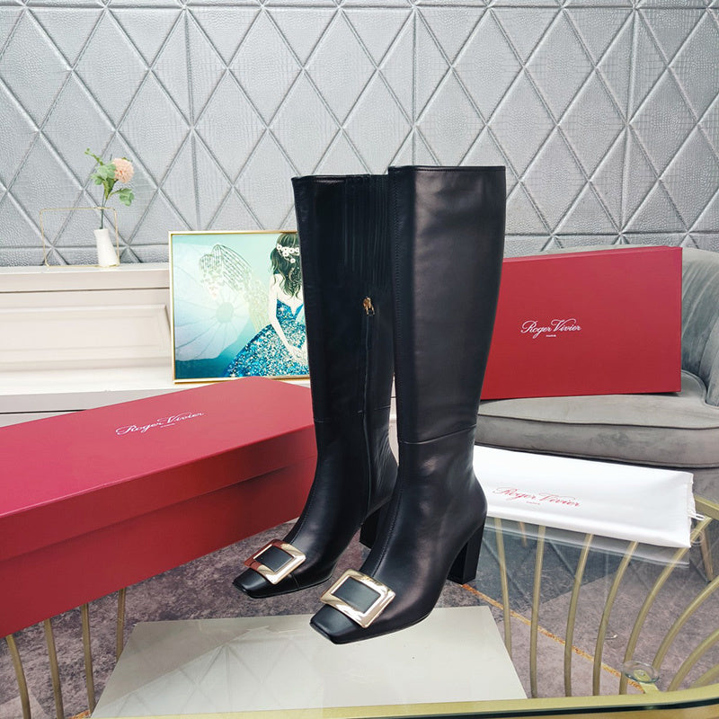 Front view of Roger Vivier luxury piece style No.086