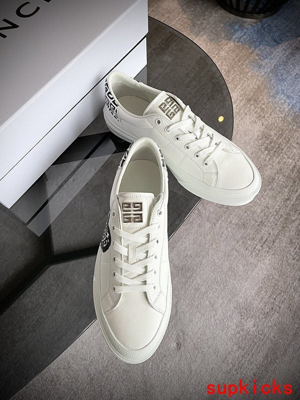 Givenchy shoes Style 013 - close-up of classic monogram styling