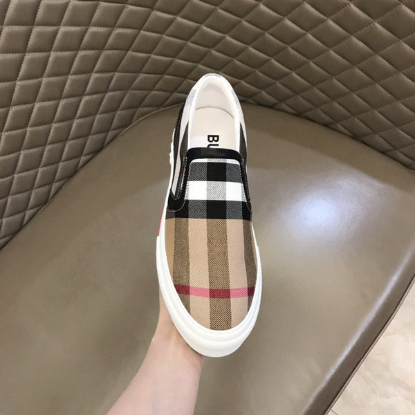 Burberry Burgundy Bow-Detail Flats - Detail Shot of Craftsmanship