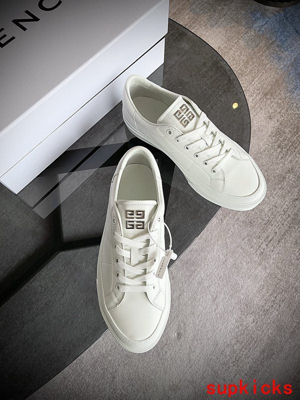 Givenchy shoes Style 019 - close-up of bold signature style