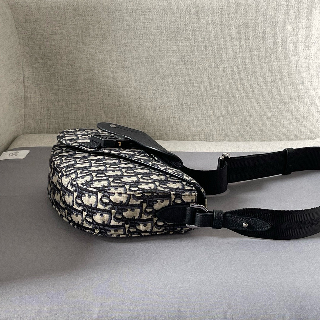 Dior Bags- Dior Saddle Messenger Bag Elegant Everyday Designer Handbag