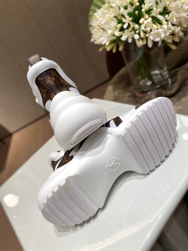 Louis Vuitton shoes Style 309 - top view showing design