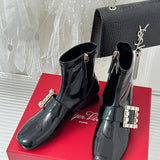 Three-quarter angle view of Roger Vivier luxury piece style No.102