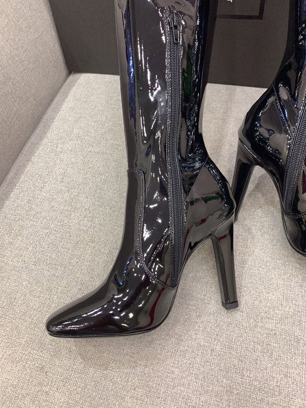 Three-quarter angle view of Saint Laurent luxury piece style No.048