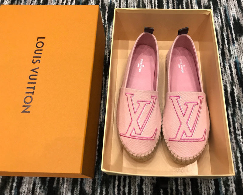 Styling view of Louis Vuitton luxury piece style No.023