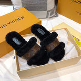 Three-quarter angle view of Louis Vuitton luxury piece style No.038