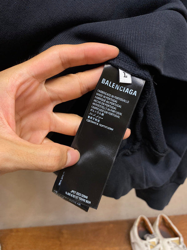 Styling view of Balenciaga luxury piece style No.210