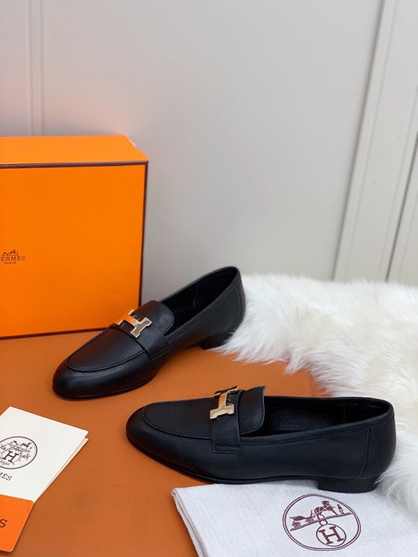 Hermès Tan Pointed-Toe Stiletto Heels - Side Profile View