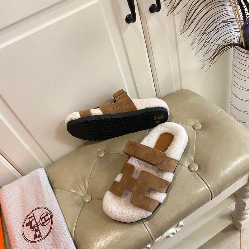 Hermes sandals Style 085 - angled studio shot