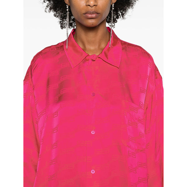 Close-up of Balenciaga tee shirts hardware and fine stitching