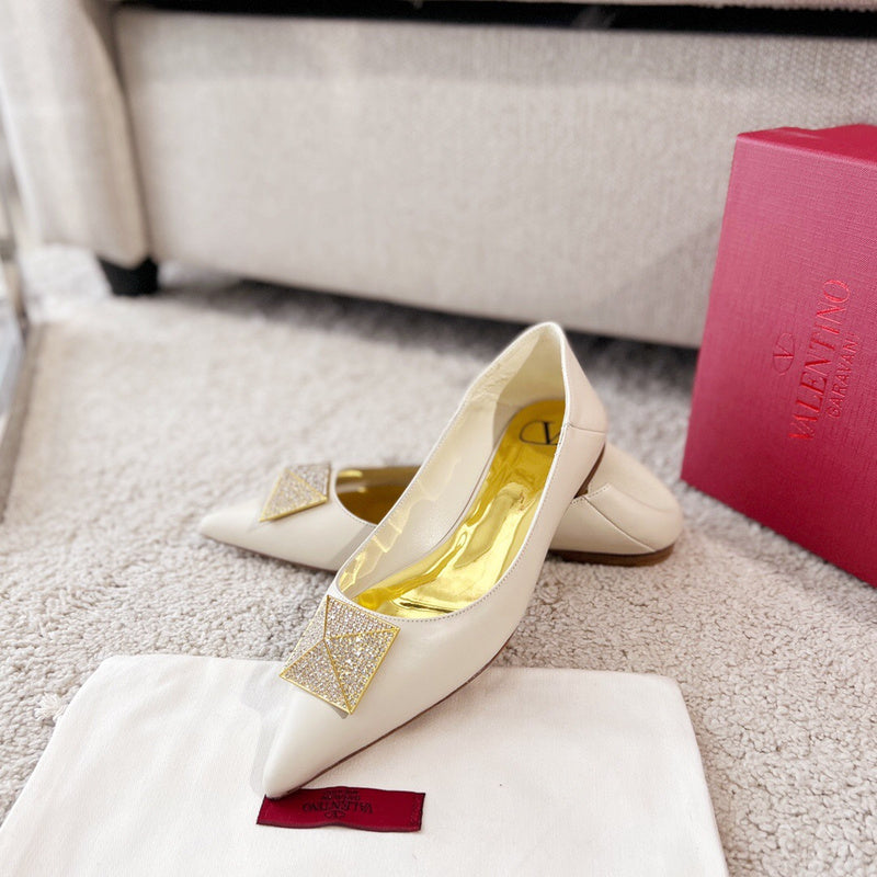 Side profile view of Valentino Garavani luxury piece style No.219
