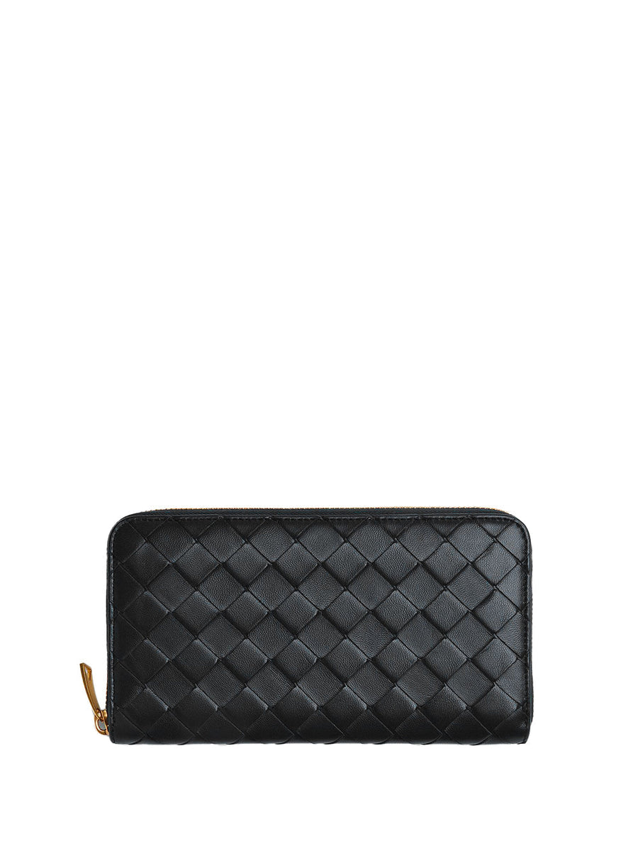 Close-up of Bottega Veneta wallets hardware and fine stitching