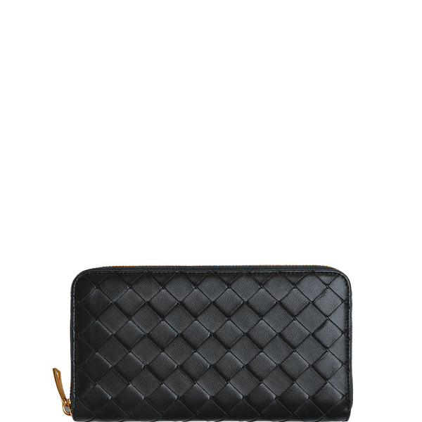 Close-up of Bottega Veneta wallets hardware and fine stitching