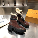 Three-quarter angle view of Louis Vuitton luxury piece style No.157