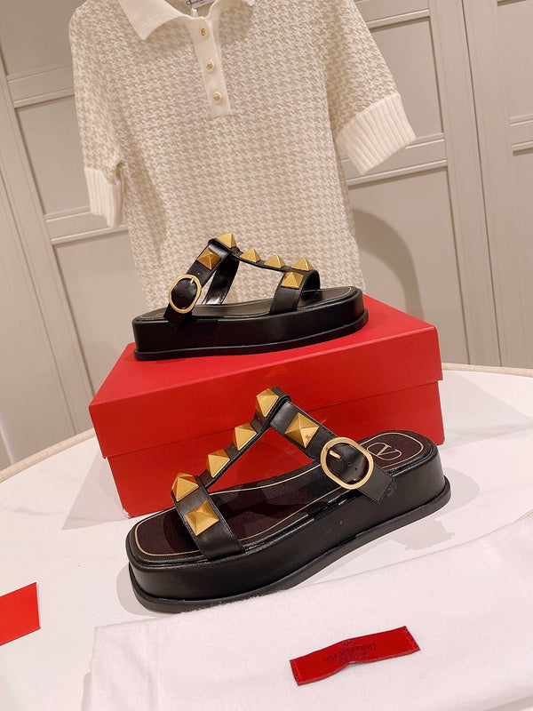 Styling view of Valentino Garavani luxury piece style No.262