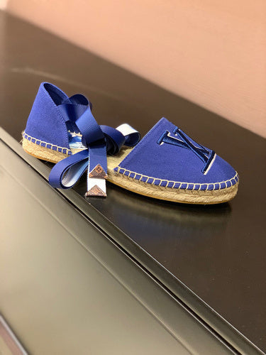 Side profile view of Louis Vuitton luxury piece style No.106