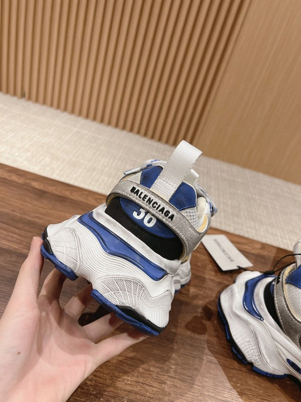 Balenciaga shoes Style 031 - logo and branding close-up