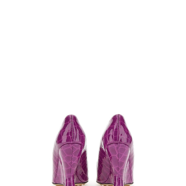 Bottega Veneta premium sandals detail and craftsmanship close-up