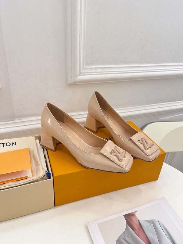 Louis Vuitton shoes Style 302 - full pair display