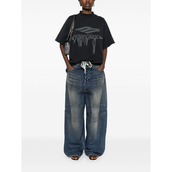 Close-up of Balenciaga tee shirts hardware and fine stitching