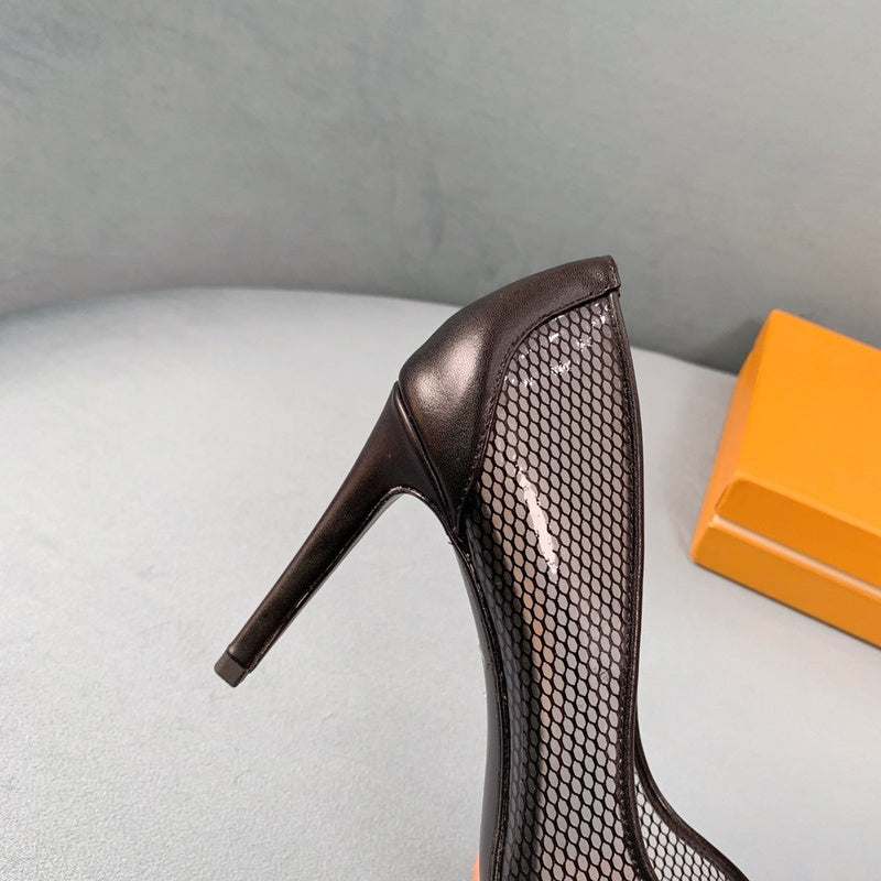 Louis Vuitton shoes Style 254 - logo and branding close-up
