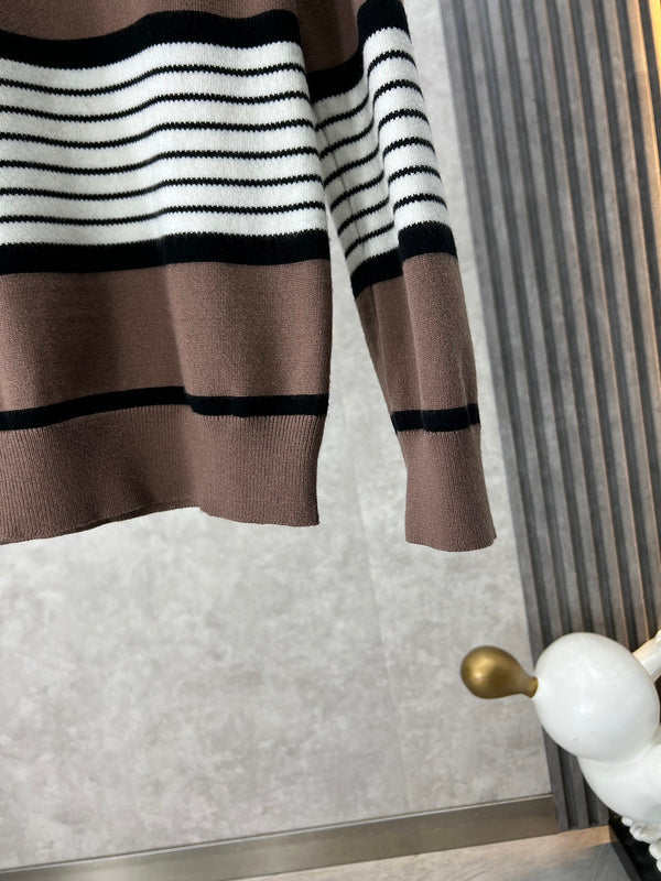 Styling view of Burberry luxury piece style No.323