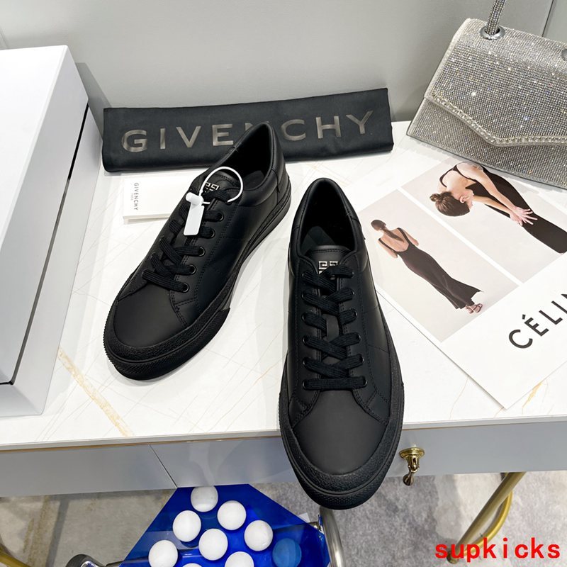 Givenchy shoes Style 114 - close-up of iconic logo design