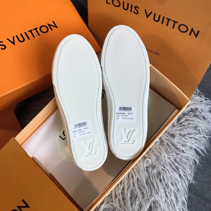 Side profile view of Louis Vuitton luxury piece style No.078