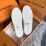 Side profile view of Louis Vuitton luxury piece style No.078